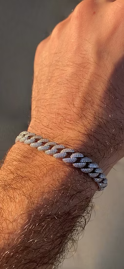 צמיד גולן מצופה זהב לבן בשיבוץ אבני מעבדה